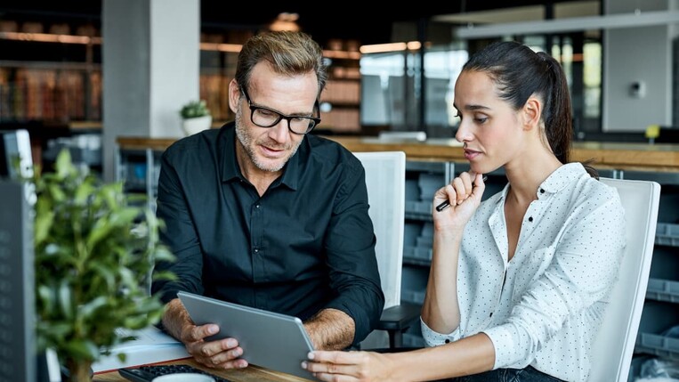 workers discussing over the b2b plattform