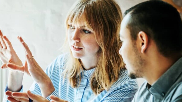 personen reden im office