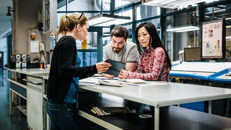 Kollegen reden über Daten